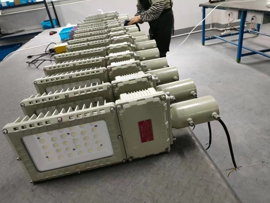 6000-6500K রঙের তাপমাত্রা ATEX সার্টিফাইড এক্সপ্লোশন প্রুফ এলইডি ফ্লাড লাইট চরম পরিবেশের জন্য