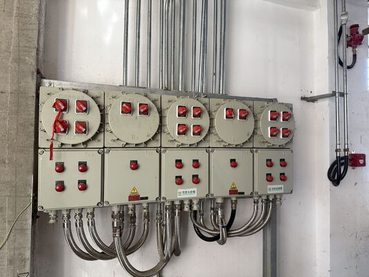 IIB T4 ATEX বিতরণ শিখা-নিরোধক কন্ট্রোল প্যানেল শিখা বিস্ফোরণ প্রমাণ কন্ট্রোল প্যানেল অ্যালুমিনিয়াম খাদ ঘের তেল ও গ্যাস ব্যবহারের জন্য