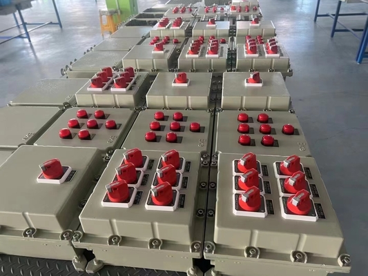 IP54/IP65/IP66 সুরক্ষা স্তর বহিরঙ্গন বিপজ্জনক এলাকার জন্য অগ্নিরোধী নিয়ন্ত্রণ প্যানেল