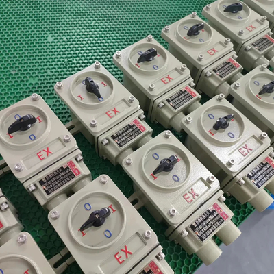 IP65 সুরক্ষা স্তর সহ পৃষ্ঠ মাউন্ট 220V/380V বিস্ফোরণ প্রতিরোধী সুইচ