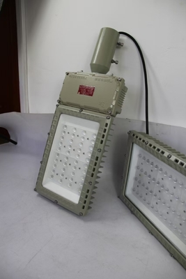 100W 130lm/W বিস্ফোরণ প্রতিরোধী বন্যার আলো বহিরঙ্গন জলরোধী উচ্চ অনমনীয়তা বড় আকারের অপারেশন কাজের আলো