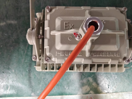 ATEX IECEx RoHS ISO9001 50W বিস্ফোরণ প্রতিরোধী এলইডি প্লাবন আলো বিপজ্জনক বর্জ্য স্থাপনার জন্য