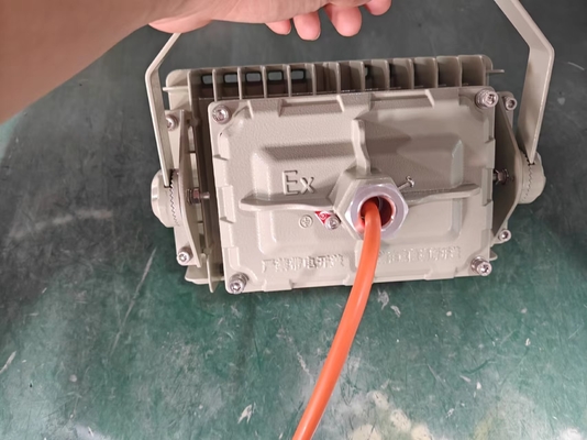 ATEX IECEx RoHS ISO9001 50W বিস্ফোরণ প্রতিরোধী এলইডি প্লাবন আলো বিপজ্জনক বর্জ্য স্থাপনার জন্য