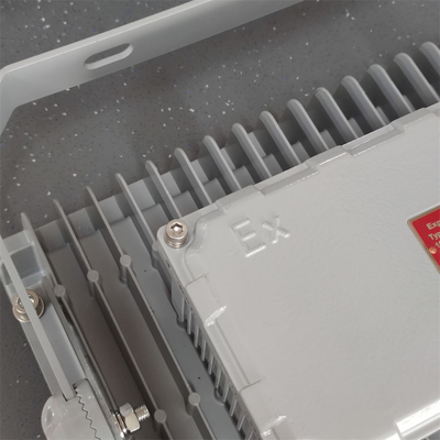 200W ATEX-সার্টিফাইড বিস্ফোরণ-প্রমাণ LED ফ্লাড লাইট পেট্রোকেমিক্যাল-এর জন্য শিখা-প্রতিরোধী আলো সমাধান 160lm/W লুমেন আউটপুট