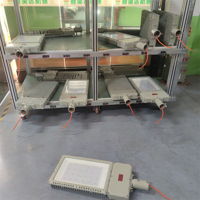 উচ্চ উজ্জ্বল জলরোধী বিস্ফোরণ-প্রমাণ সৌর প্যানেল 120W নেতৃত্বাধীন সৌর স্ট্রিট লাইট 130Lm / W বহিরঙ্গন বিস্ফোরণ-প্রমাণ ল্যাম্প