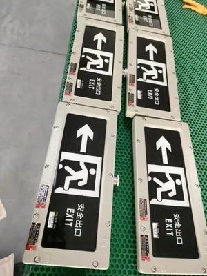 4500-6500K জরুরী অগ্নিরোধী প্রস্থান আলো 2 * 3 ওয়াট 220VAC 24/36VDC প্রাচীর / সিলিং মাউন্ট