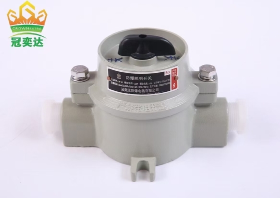 বিপজ্জনক পরিবেশে 220V/380V ভোল্টেজ এবং IP66 সুরক্ষার জন্য পৃষ্ঠ মাউন্ট বিস্ফোরণ-প্রমাণ সুইচ