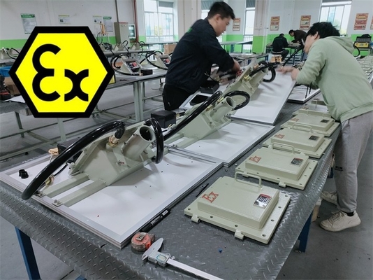 এলইডি বিস্ফোরণ-প্রমাণ ফ্লাডলাইট CNEX / IECEx / ATEX অনুমোদিত স্মার্ট ইনস্টলেশন দীর্ঘ জীবনকাল বিপজ্জনক কাজের পরিবেশের জন্য আদর্শ