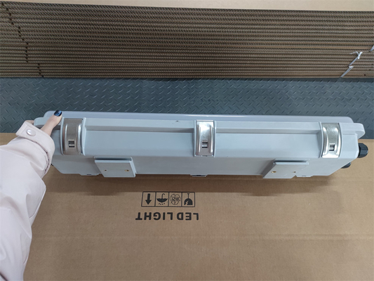 2*18w/2*36w বিস্ফোরণ প্রতিরোধী ফ্লুরোসেন্ট লাইট IP66 WF2 সুরক্ষা স্তর উচ্চ CRI Ra≥70