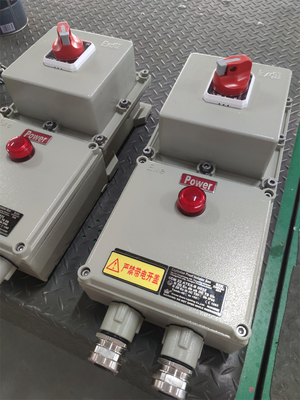 ATEX বিস্ফোরণ প্রতিরোধী আইসোলেটর বক্স আইপি 66 অ্যান্টি-কোরোশন এয়ারস্পেস গ্রেড অ্যালুমিনিয়াম দেয়াল মাউন্ট Ex D E জন্য MARINE GAS পেট্রোকেমিক্যাল পরিবেশ