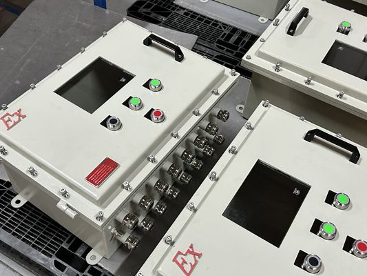 বিস্ফোরণ-প্রতিরোধী অগ্নি-প্রতিরোধী নিয়ন্ত্রণ প্যানেলগুলি অগ্নি-প্রবণ সেটিংসে কর্মী এবং সমালোচনামূলক সরঞ্জাম রক্ষা করে