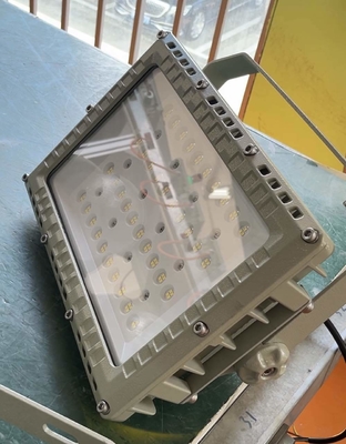জলরোধী 240W আউটডোর বিস্ফোরণ প্রমাণ LED ফ্লাড লাইট IP66 ATEX IECEx শিল্প আলো বিপদজনক এলাকার জন্য