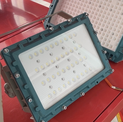 ATEX/IECEx বিস্ফোরণ-নিরোধক LED ফ্লাড লাইট – 50W, 150W এবং 200W, জোন 1/2 এবং জোন 21/22 বিপদজনক এলাকার জন্য IP66 জলরোধী