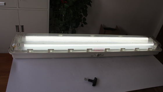 টেকসই 0.6m/1.2m ATEX/IECEx/CNEX বিস্ফোরণ প্রমাণ লিনিয়ার LED লাইট শিল্প গ্রেড IP66 আলো বিপজ্জনক এলাকার জন্য তেল ও গ্যাস রাসায়নিক প্ল্যান্ট খনি মেরিন সুবিধা শক্তি-সাশ্রয়ী ডিজাইন কমায়