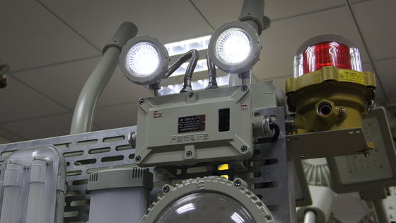 2x5W আইপি 65 বিস্ফোরণ প্রতিরোধী এলইডি জরুরী আলো বিপজ্জনক অঞ্চলের জন্য পুনরায় চার্জযোগ্য