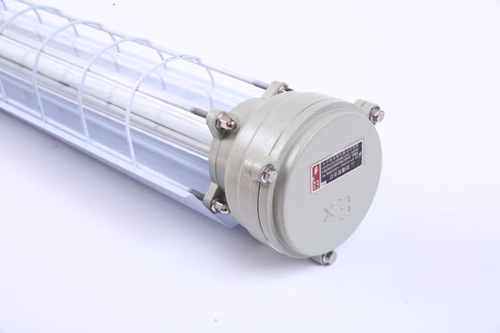 ATEX বিস্ফোরণ প্রমাণ LED লিনিয়ার লাইট ফিক্সচার 100lm/w IP66 ভেজা পরিবেশের জন্য জোন 21 এবং 22 ক্ষয় প্রতিরোধী Ex Db Eb IIC T6 Gb, Ex Tb IIIC T80°C Db টেকসই