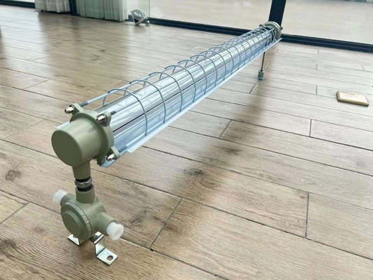 টেকসই ATEX বিস্ফোরণ প্রতিরোধী LED লিনিয়ার লাইট ফিক্সচার 100lm/w IP66 ভিজা পরিবেশের জন্য জোন 21 এবং 22 ক্ষয় প্রতিরোধী