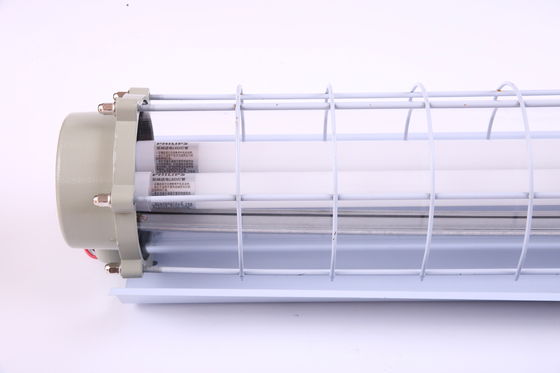 ATEX বিস্ফোরণ প্রমাণ LED লিনিয়ার লাইট ফিক্সচার 100lm/w IP66 ভেজা পরিবেশের জন্য জোন 21 এবং 22 ক্ষয় প্রতিরোধী Ex Db Eb IIC T6 Gb, Ex Tb IIIC T80°C Db টেকসই