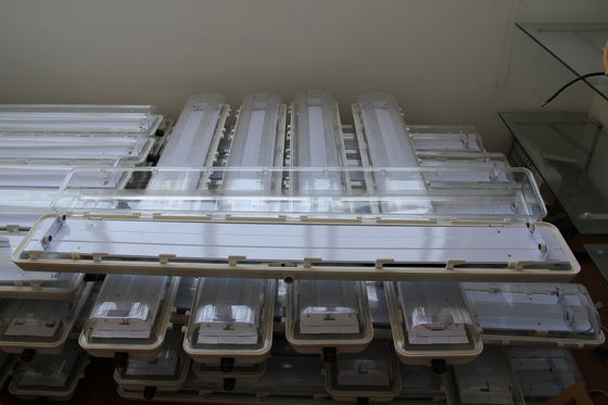 উচ্চ দক্ষতা IP66 18W 36W একক / ডাবল টিউব LED লিনিয়ার লাইট ওয়াটারপ্রুফ লাইট জোন 1 জোন 2 এর জন্য বিস্ফোরণ প্রুফ ল্যাম্প