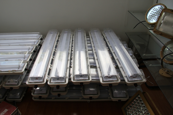 ATEX/IECEx/CNEX অনুমোদিত বিপদজনক এলাকার LED ফিক্সচার, IP66 রেটযুক্ত, 5-বছরের ওয়ারেন্টি, কাস্টমাইজযোগ্য ওয়াটেজ এবং আকারের টেকসই BYS সিরিজ বিস্ফোরণ প্রমাণ লিনিয়ার লাইট, ট্রিপল সার্টিফিকেশন সহ