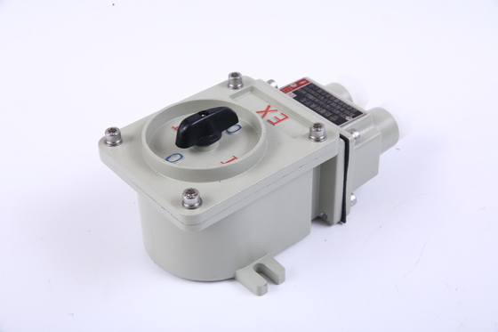 50/60HZ ভোল্টেজ এবং 2 মেরু বিস্ফোরণ-প্রমাণ সুইচ কঠোর পরিবেশের জন্য সামুদ্রিক গ্রেড অ্যালুমিনিয়াম থেকে তৈরি