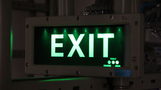 ATEX IP66 জলরোধী বিস্ফোরক-প্রমাণ LED জরুরী প্রস্থান আলো সিলিং মাউন্ট করা 3W 90-মিনিটের জরুরী অবস্থা