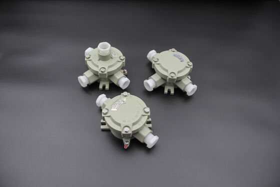 চীনা ফ্যাক্টরি অবিচ্ছেদ্য বিস্ফোরণ প্রমাণ জংশন বক্স ATEX অ্যালুমিনিয়াম খাদ/স্টেইনলেস স্টিল বক্স জোন ১ এবং জোন ২ এর জন্য